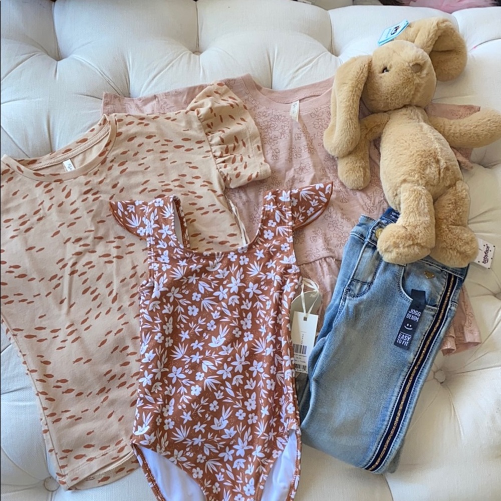Girls size 4 gift pack - Picture 1 of 6